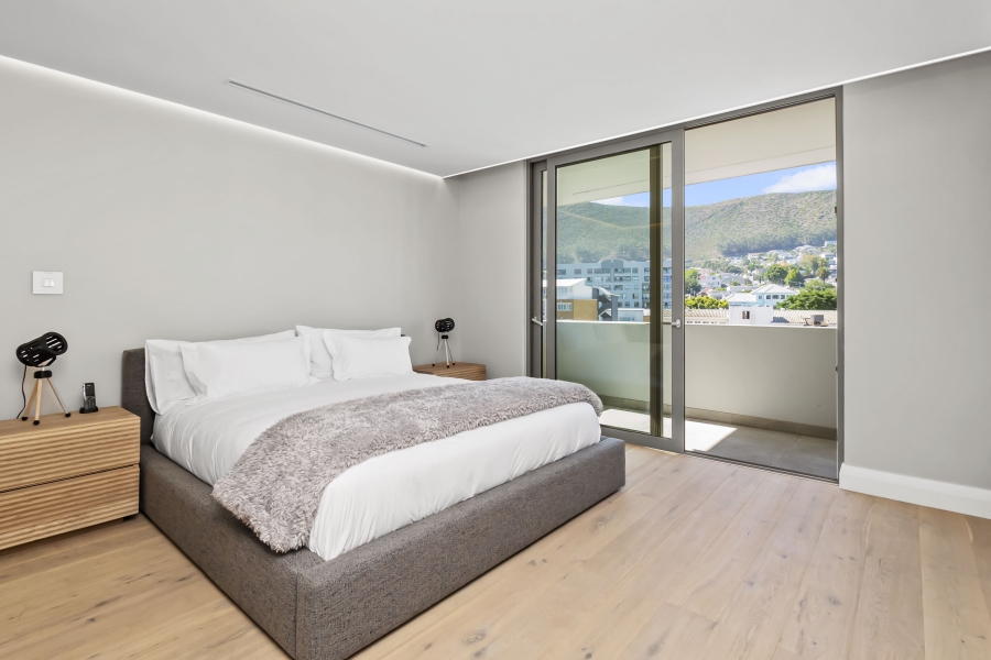 To Let 4 Bedroom Property for Rent in Sea Point Western Cape